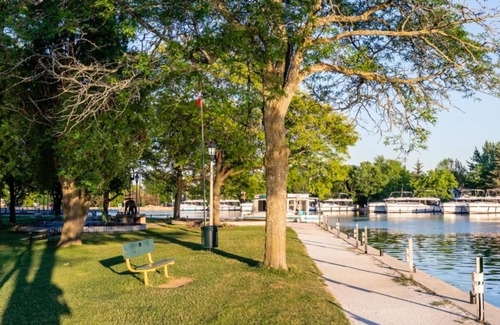 Smiths Falls Apartment | Heritage Rideau 1Br Apartment Free Parking