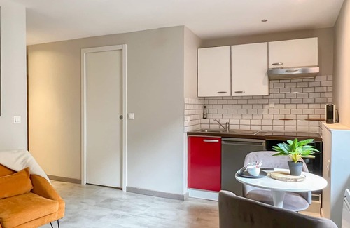 Annecy Old Town Apartment | Hermès vieille ville romantique
