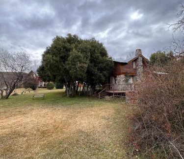 Junin de los Andes House | Hermosa cabaña a orillas del rio