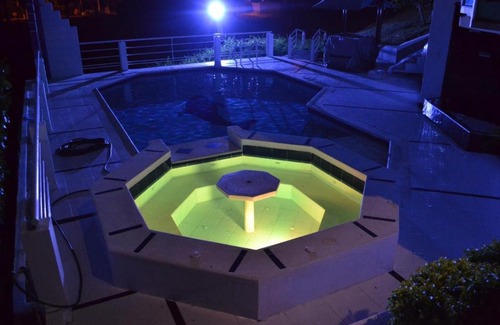 Melgar House | Hermosa casa con piscina y BBQ en Melgar