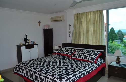 Melgar House | Hermosa casa con piscina y BBQ en Melgar