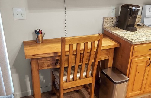 Montrose House | Hermosa Haven Central Location