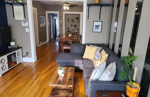 Hermosa Apartment | Hermosa House apartment - Peaceful Quiet 3BR, Free Street Parking, Solar Powered, by Logan Square