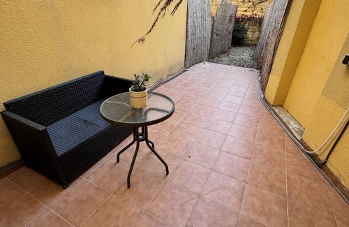 Mataro Apartment | Hermosa Planta Baja Nueva con Patio y Baño Privado!