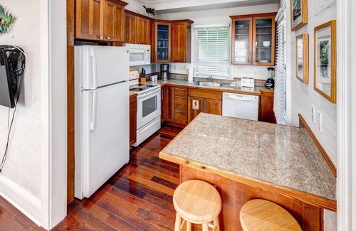 The Meadows Condo | Heron Hideaway - Charming 1st-Floor Unit, Shared Pool, Private Hot Tub, Near Duval St & Beaches