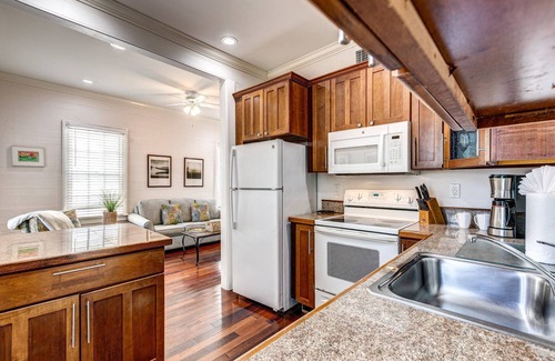 The Meadows Condo | Heron Hideaway - Charming 1st-Floor Unit, Shared Pool, Private Hot Tub, Near Duval St & Beaches