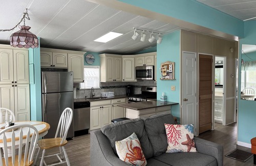 Assateague Pointe House | Heron Hut - 2 bdrm, 1 bath home on quite pond with private WIFI