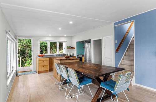 Snells Beach House | Heron's Hideaway - Snells Beach Holiday Home