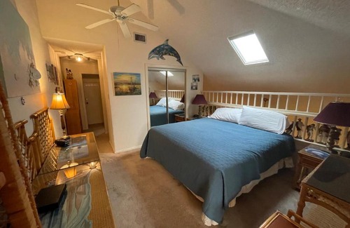 Port Isabel House | Heron's Sea Cottage with view of Space X and just minutes from South Padre Island