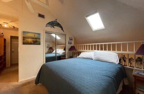 Port Isabel House | Heron's Sea Cottage with view of Space X and just minutes from South Padre Island