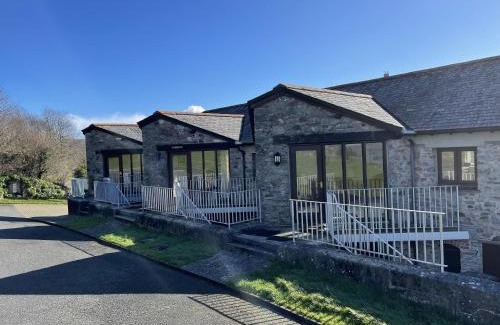 Dittisham House | Herons Reach - Estuary Views and Close to Quay