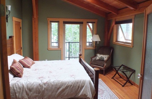 Tuwanek Cottage | Herons Return Cottage Peaceful Charm Right On The Cove License STR0216