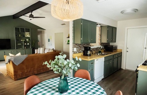 Leander House | Hestia: Tropical Boho Haus in Leander + EV Charger