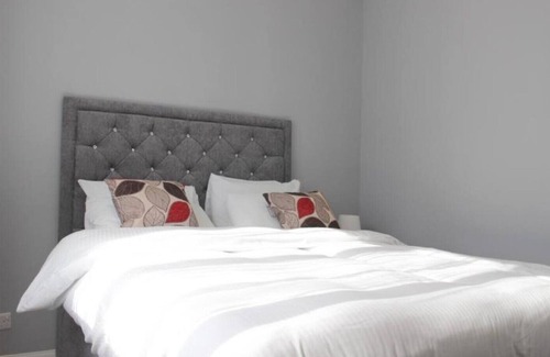 Reading Apartment | Hevs Heavenly Apartment With Steam Shower and Free Parking
