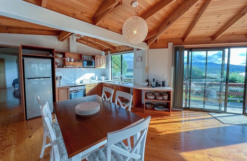 Binalong Bay House | HEXAGON BEACH HOUSE - Great views of the Bay of Fires