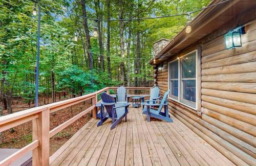 Swanton House | Hexagonal log cabin in woods