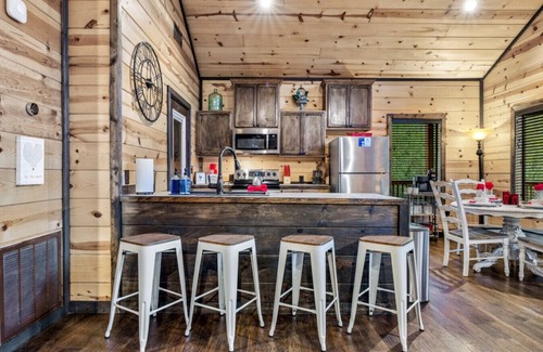 Broken Bow Cabin | Hey There Delilah · Romantic Honeymoon Haven with Private Hot Tub and King Suite