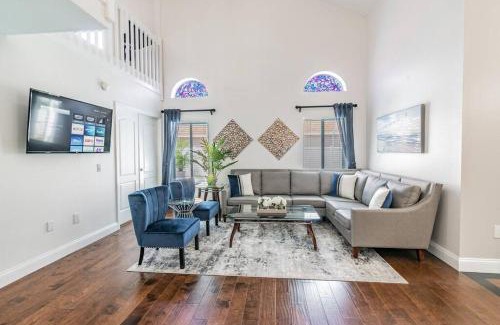 Bearss Plaza House | (HGR) Poolside Paradise: Vacation retreat. (Heated Pool)