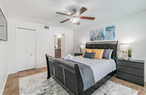 Bearss Plaza House | (HGR) Poolside Paradise: Vacation retreat. (Heated Pool)