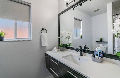 Bearss Plaza House | (HGR) Poolside Paradise: Vacation retreat. (Heated Pool)
