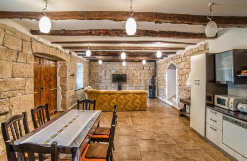 Kircija Villa | HH Šterna