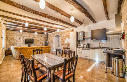 Kircija Villa | HH Šterna