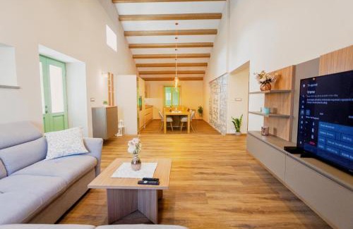 Kubed House | Hiša Skala Kubed