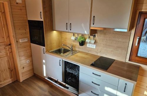 Zagorje ob Savi Apartment | Hiška pod krošnjami
