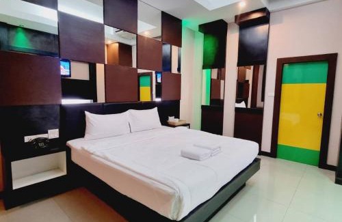 Tha Thaewawong Resort | Hi End Hotel Sriracha
