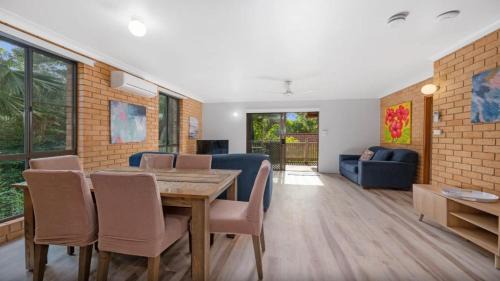 Korora House | Hibiscus