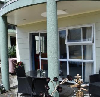 Waihi Beach Bed & Breakfast | Hibiscus Bed & Breakfast