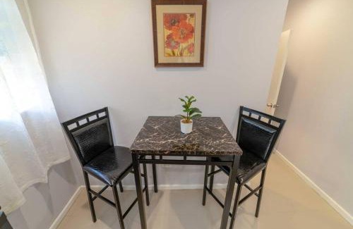 Buckleys Village Apartment | Hibiscus Cottage (Mercy's Place)