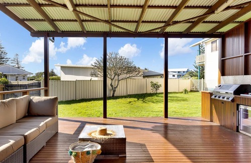 Brooms Head House | Hibiscus Dreaming - Brooms Head Village Location