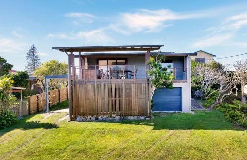 Brooms Head House | Hibiscus Dreaming - Walking distance to the beach