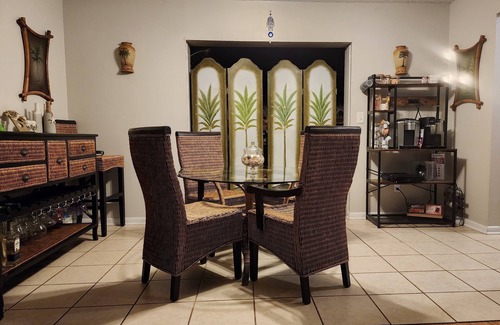 Berkeley Manor House | Hibiscus Hideaway nCozy home, Pet Friendly, Pool, Hot Tub, Kayaks & Bikes