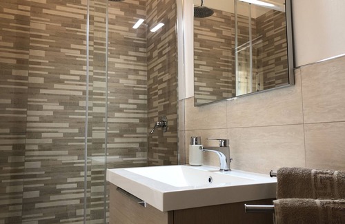 Taranto House | Hibiscus