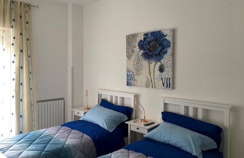 Taranto House | Hibiscus