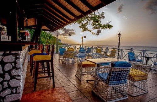 Ocho Rios Hotel | Hibiscus Lodge Hotel