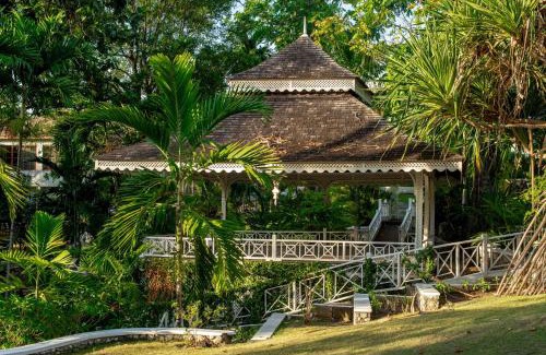 Ocho Rios Hotel | Hibiscus Lodge Hotel