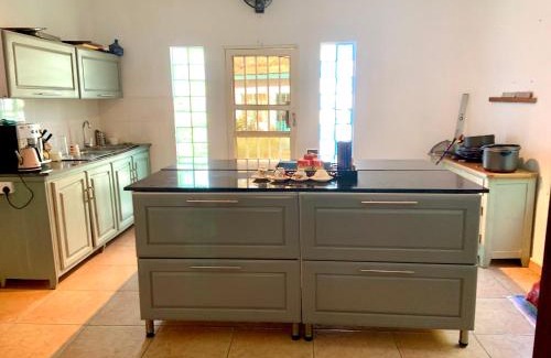 Ghanatown Villa | Hibiscus WhiteHouse