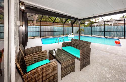 Largo House | Hibiscus16 Heated Pool, Near Beach, Farmer Markets, Tampa, Clearwater, Pinellas Park, Pickleball, Tennis