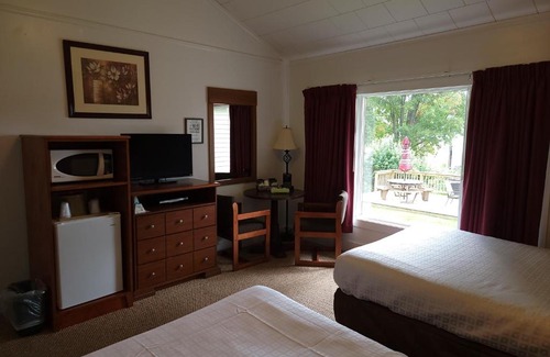 Cooperstown - Otsego Lake Hotel | Hickory Grove Motor Inn - Cooperstown