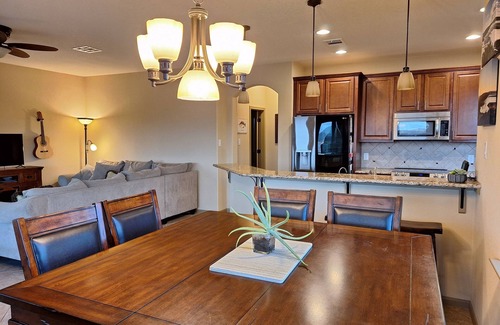 Oatmeal House | Hickory Lake House on Lake Travis 5 min to Hidden Falls Adv Park or Camp Creek n