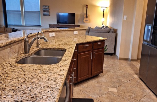 Oatmeal House | Hickory Lake House on Lake Travis 5 min to Hidden Falls Adv Park or Camp Creek n