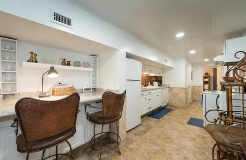 Denton Apartment | Hickory St. Lodge @ the square!