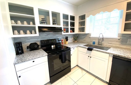 Albany House | Hidden 4BR Oasis