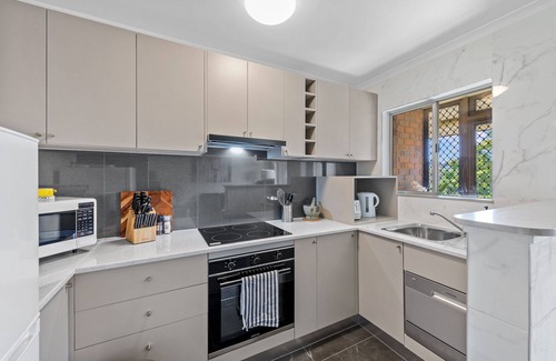 New Farm Apartment | Hidden Away in New Farm ~ 1 Bed/1 Bath/1 Car