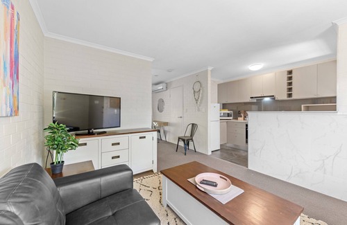 New Farm Apartment | Hidden Away in New Farm ~ 1 Bed/1 Bath/1 Car