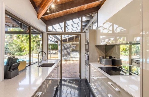 Robertson House | Hidden Bali style 5BR house in Robertson