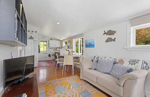 Langs Beach Cottage | Hidden Cove Gem - Langs Beach Holiday Home